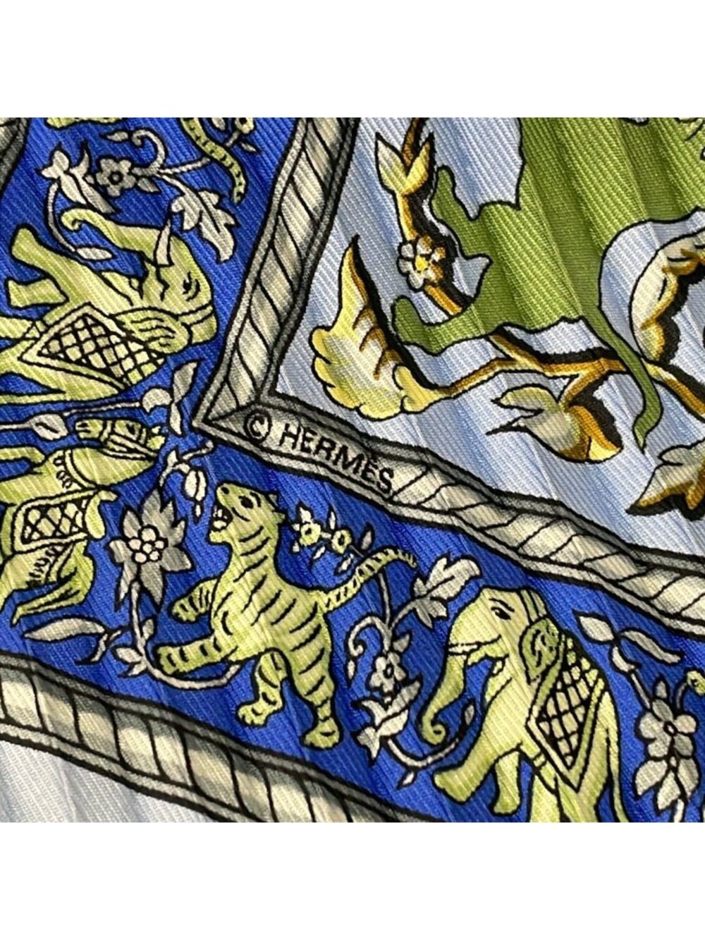 Hermes Scarf Carre Plisse Light Blue Light Green Multi Chasse en Inde - Picture 2 of 6